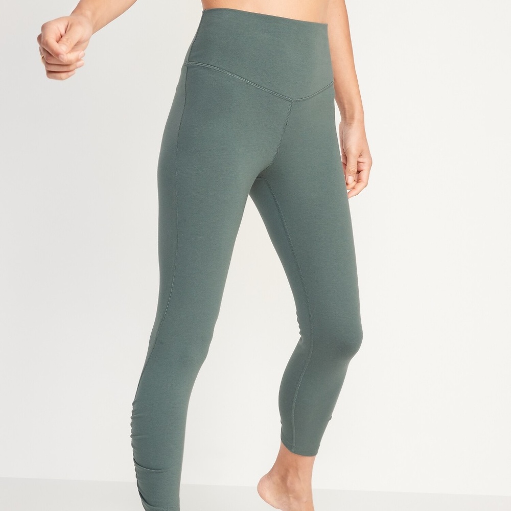 Extra High-Waisted PowerChill Hidden-Pocket Ruched 7/8-Length Leggings for Women